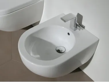 APP - Wall-hung ceramic bidet with overflow _ Ceramica Flaminia